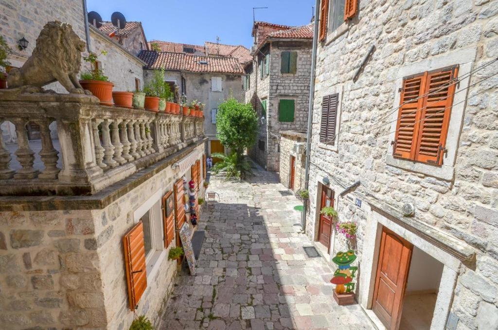 Majka 2 Aparthotel Kotor